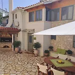 La Casa Di Bella A Tradional Stone House With Barbecue בית נופש Kariá