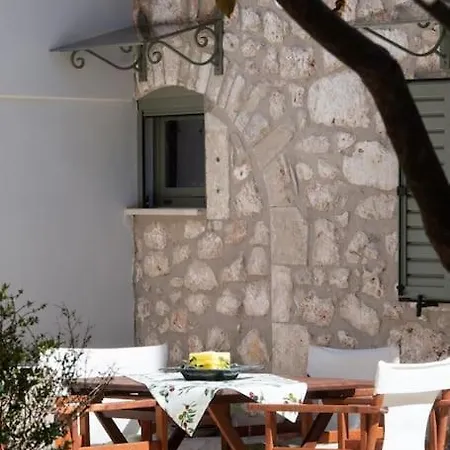 La Casa Di Bella A Tradional Stone House With Barbecue