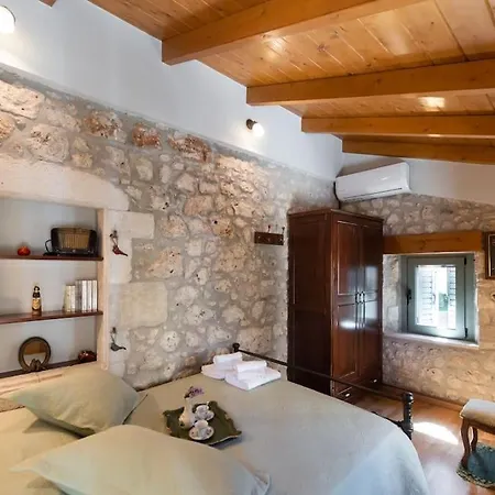 La Casa Di Bella A Tradional Stone House With Barbecue Ferienhaus