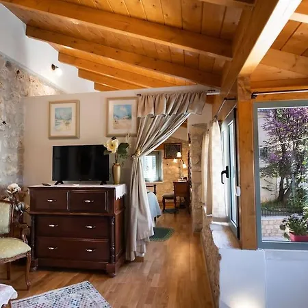 Tatil Evi La Casa Di Bella A Tradional Stone House With Barbecue