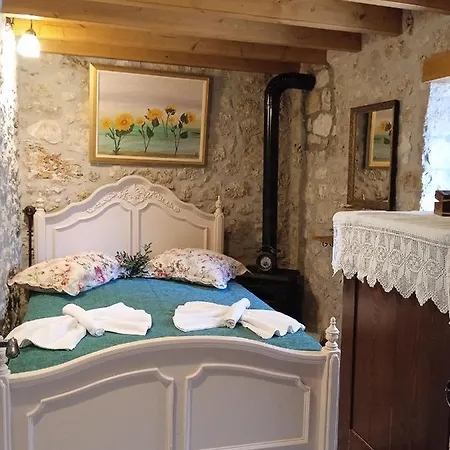 La Casa Di Bella A Tradional Stone House With Barbecue Ferienhaus Kariá